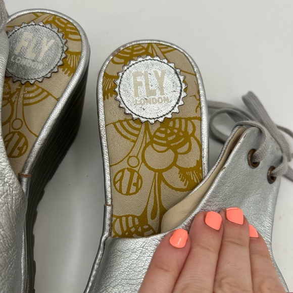 Fly Loundon Womens Yuzu800fly Open Toe Metallic Silver Platform Wedge Sandals - Picture 12 of 12